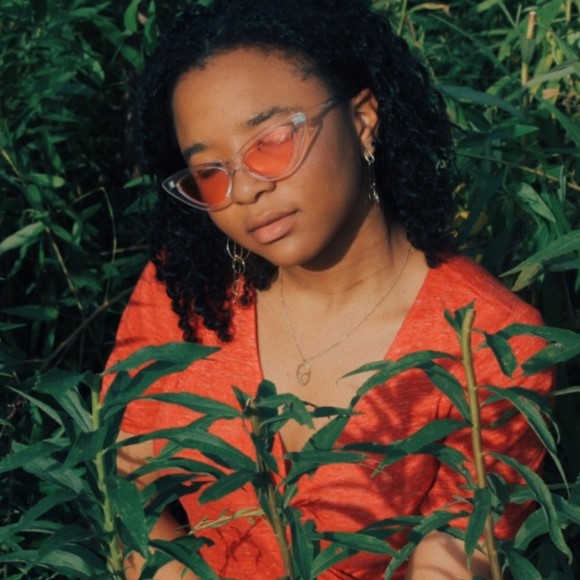 Meet your Posher, Alexis - Picture 1 of 1